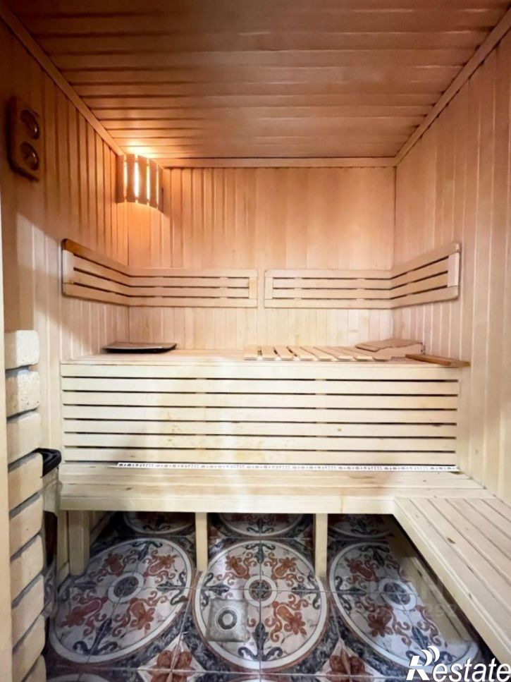 3-комн квартира улица Анатолия, 20,  д. 20
