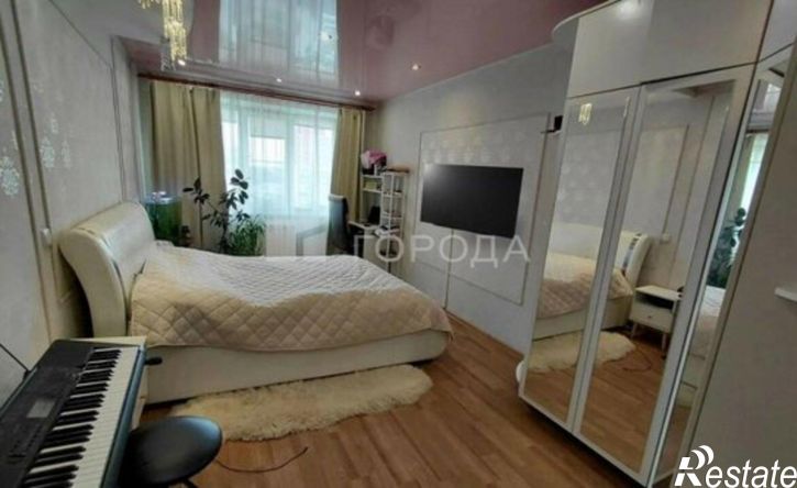 4-комн квартира улица Юрина, 202,  д. 202