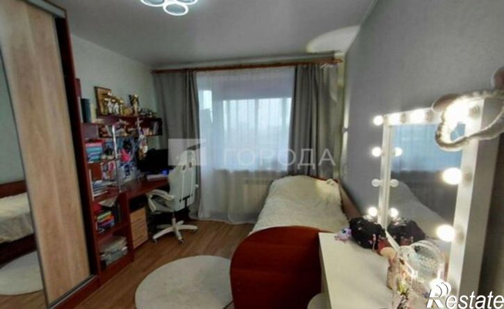 4-комн квартира улица Юрина, 202,  д. 202