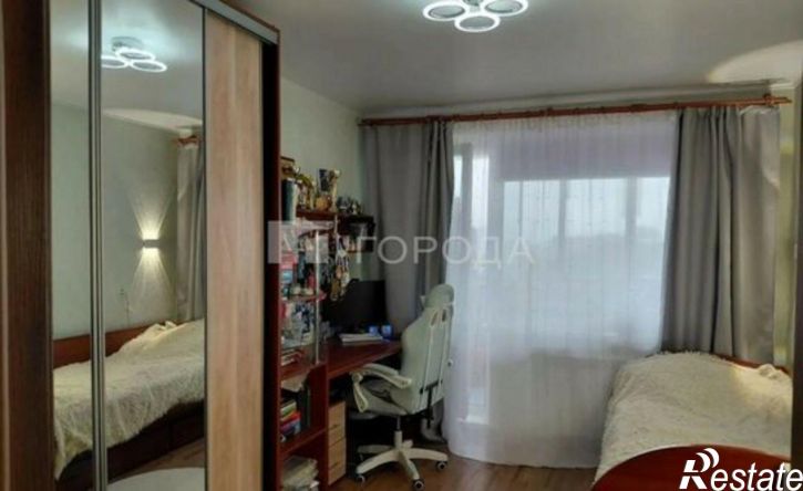 4-комн квартира улица Юрина, 202,  д. 202