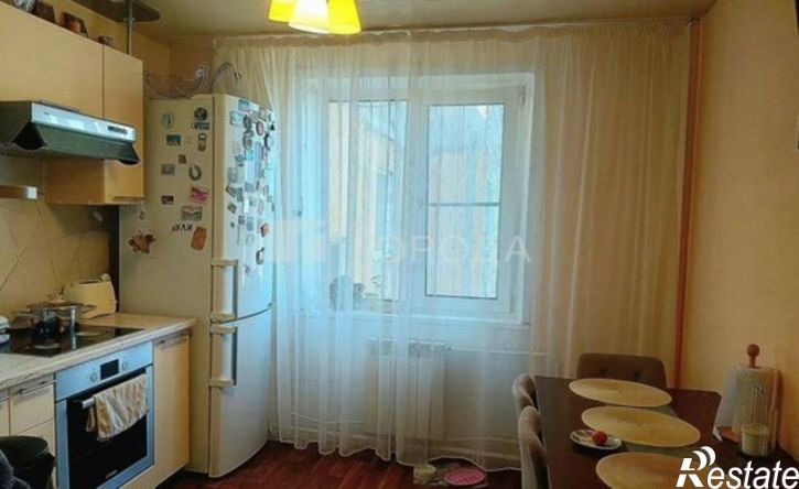 4-комн квартира улица Юрина, 202,  д. 202