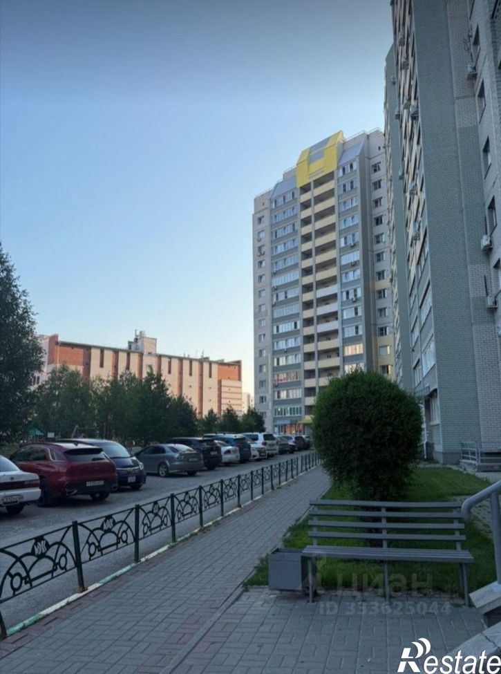 2-комн квартира Лазурная улица, 1,  д. 1