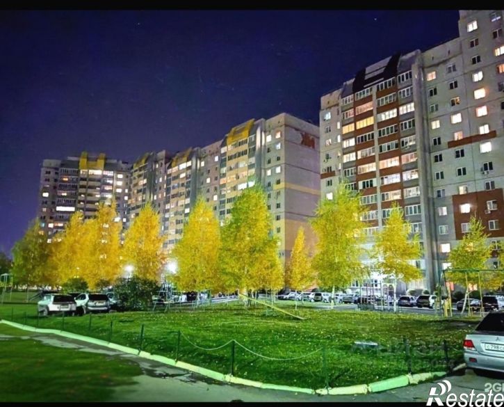 2-комн квартира Лазурная улица, 1,  д. 1