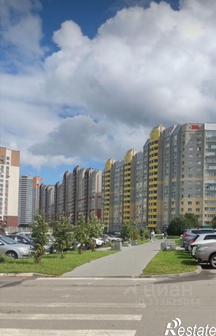 2-комн квартира Лазурная улица, 1,  д. 1