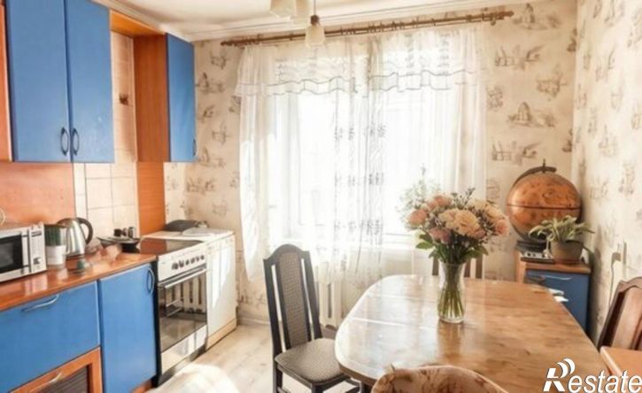 4-комн квартира улица Матросова, 10,  д. 10