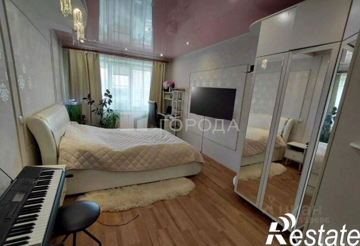 4-комн квартира улица Юрина, 202,  д. 202