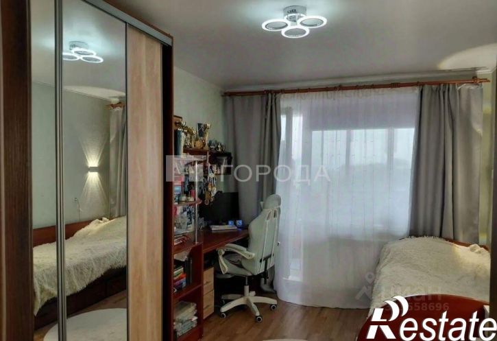 4-комн квартира улица Юрина, 202,  д. 202