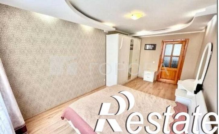 4-комн квартира улица Матросова, 10,  д. 10