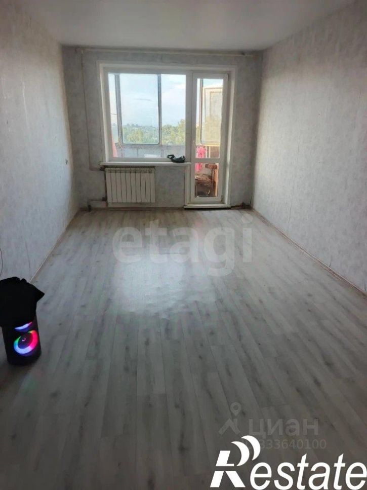 3-комн квартира улица Юрина, 305,  д. 305