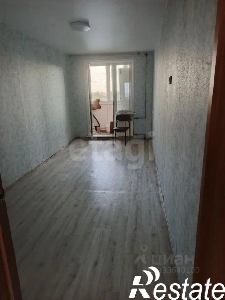 3-комн квартира улица Юрина, 305,  д. 305