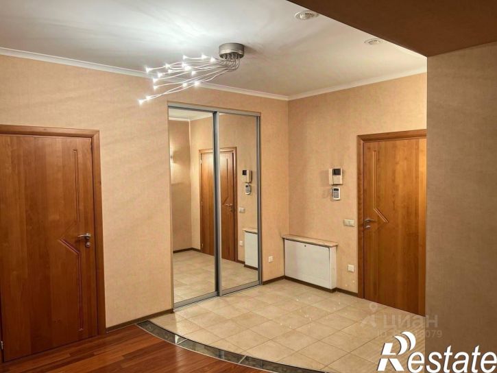 4-комн квартира улица Папанинцев, 102,  д. 102