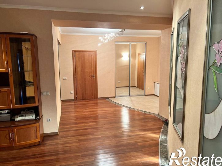 4-комн квартира улица Папанинцев, 102,  д. 102