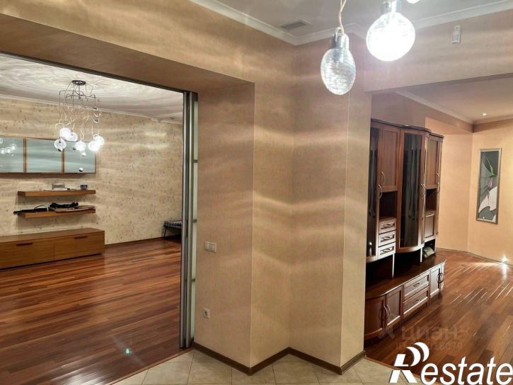 4-комн квартира улица Папанинцев, 102,  д. 102