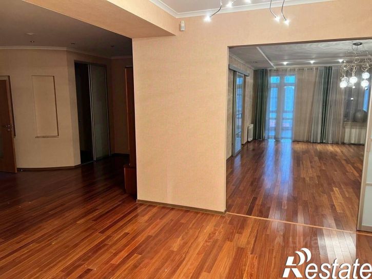 4-комн квартира улица Папанинцев, 102,  д. 102
