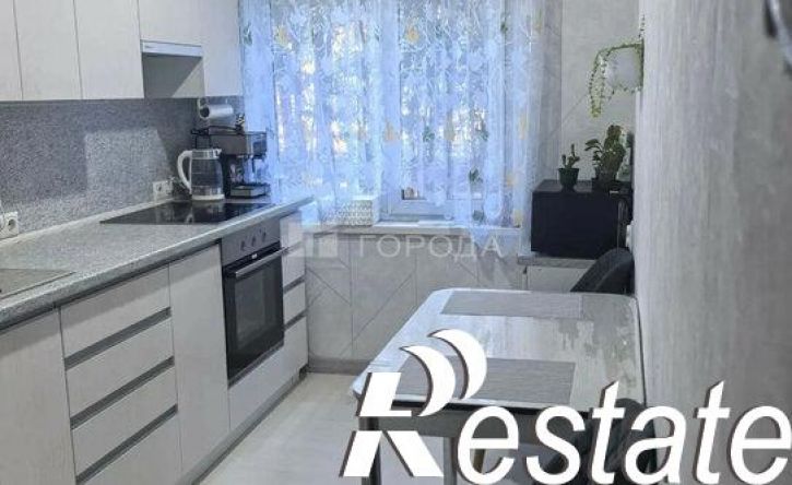 3-комн квартира улица Попова, 88,  д. 88