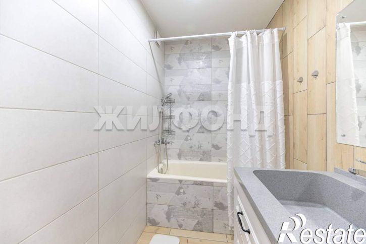 3-комн квартира Попова улица, д.184
