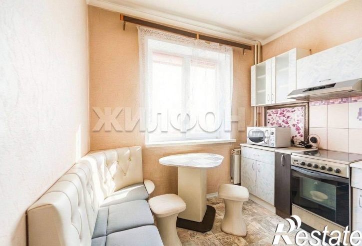 3-комн квартира Антона Петрова улица, д.262