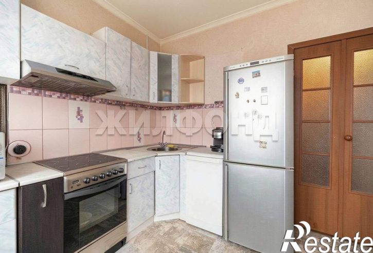 3-комн квартира Антона Петрова улица, д.262
